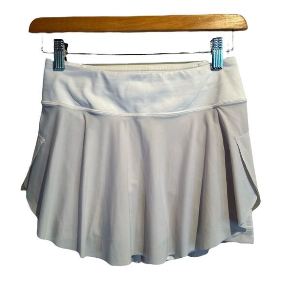 Lululemon Quick Pace Light Weight White & Light Gray Skirt Skort Size 2 - Picture 2 of 9